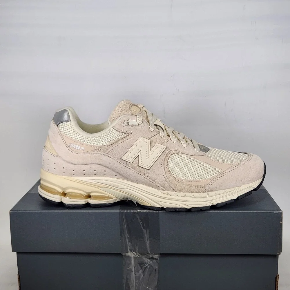 New Balance 2002R Sneaker Mens Size 9.5 Beige M2002RCC Suede Mesh Running Shoes